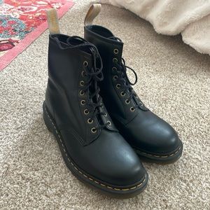 Men’s classic doc martens